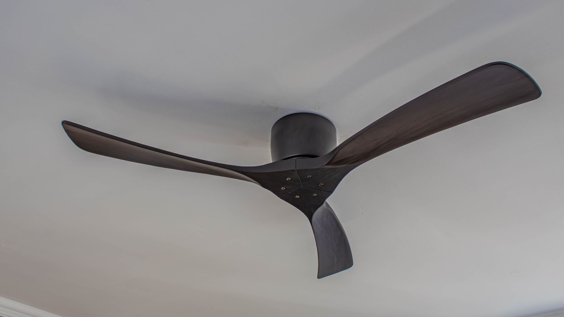 Flush-Mounted Fans: The Hygge Ceiling Fan